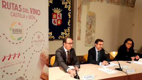 Javier Ramírez presenta la Semana del Enoturismo junto a Víctor García e Inés Salas