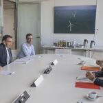 El presidente de la Generalitat, Ximo Puig, se reunió ayer con el vicepresidente del BEI, Román Escolano, en Luxemburgo. Fue acompañado con parte de su equipo