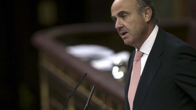 El ministro de Economía y Competitividad, Luis de Guindos, en el pleno del Congreso.