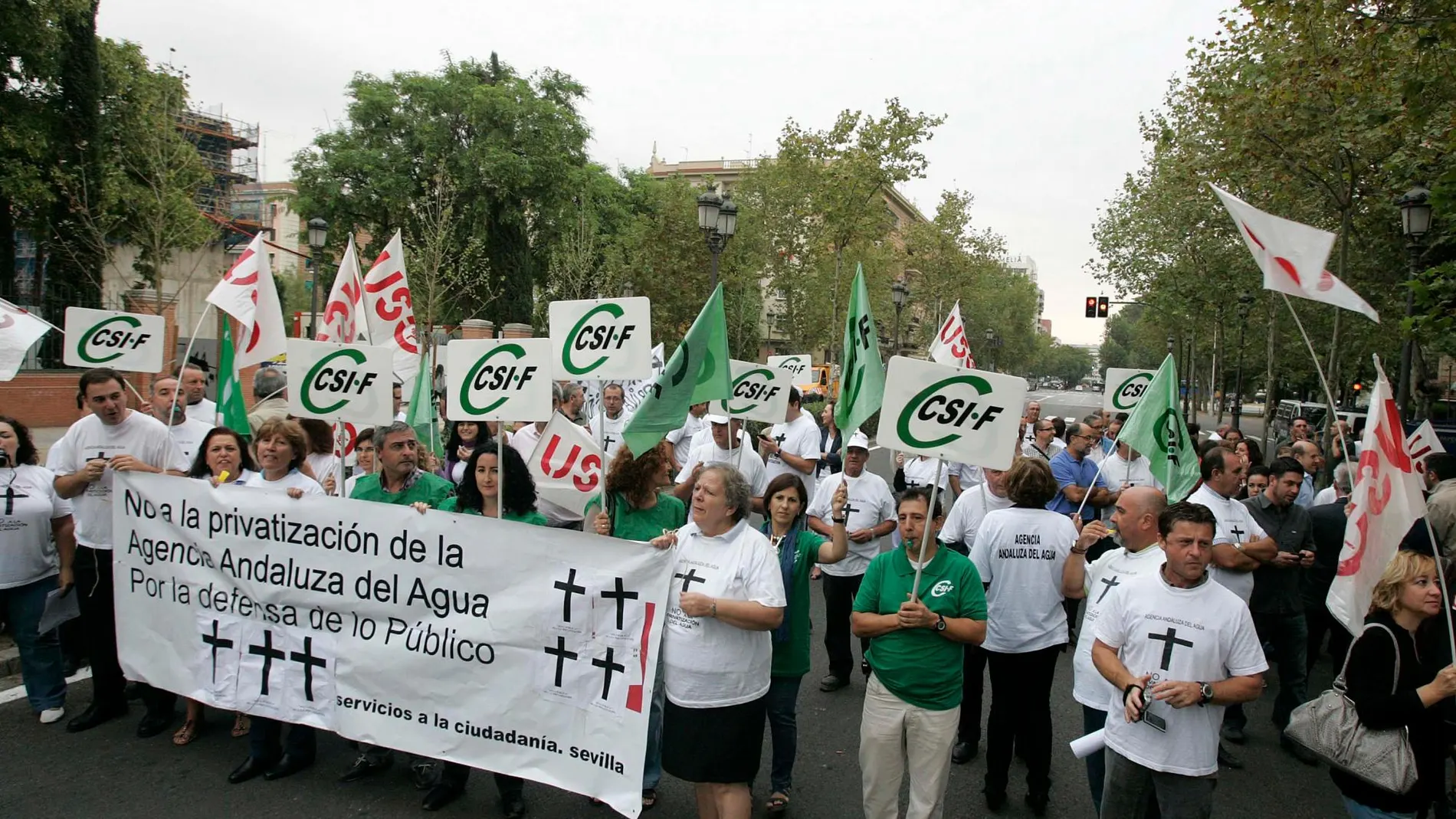 Las protestas laborales no faltaron en la antigua Agencia Andaluza del Agua (Foto: Manuel Olmedo)