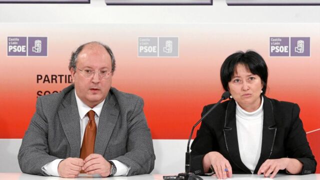 El secretario de Educación socialista, Enrique Cabero, y la portavoz en la materia, Ángela Marqués
