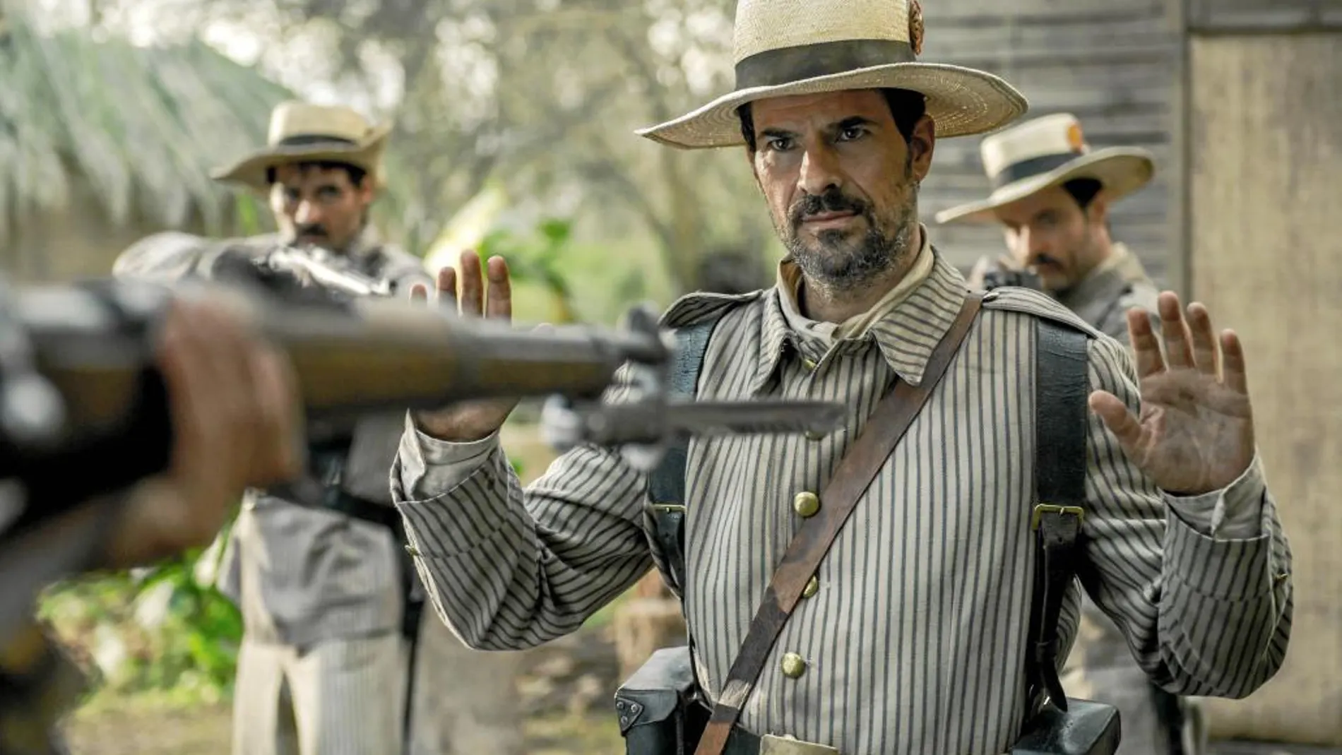 Julián Martínez, interpretado por Sancho, en una escena de «El Ministerio del tiempo»