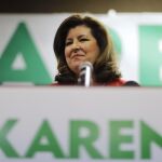 La candidata republicana, Karen Handel, informa a sus partidarios de los resultados