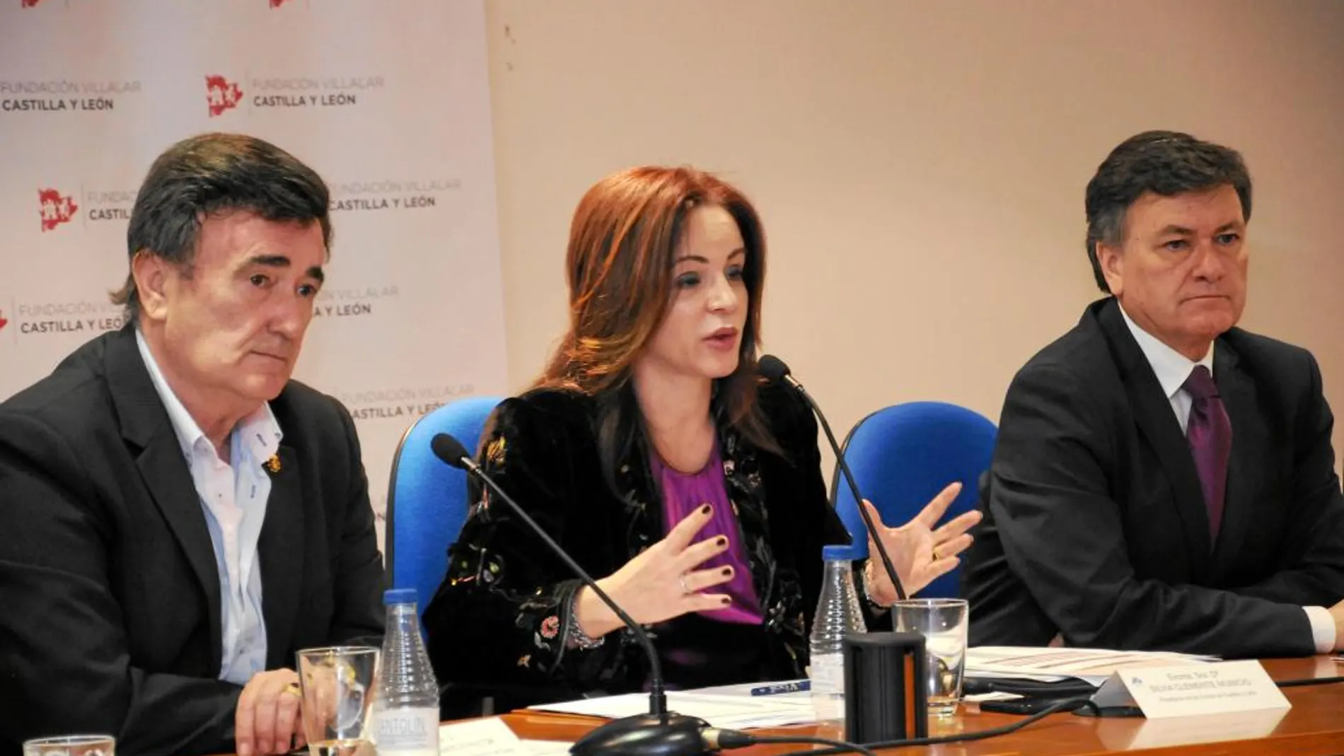 La presidenta de las Cortes, Silvia Clemente, presenta las rutas históricas junto a Jesús García y Francisco Vázquez
