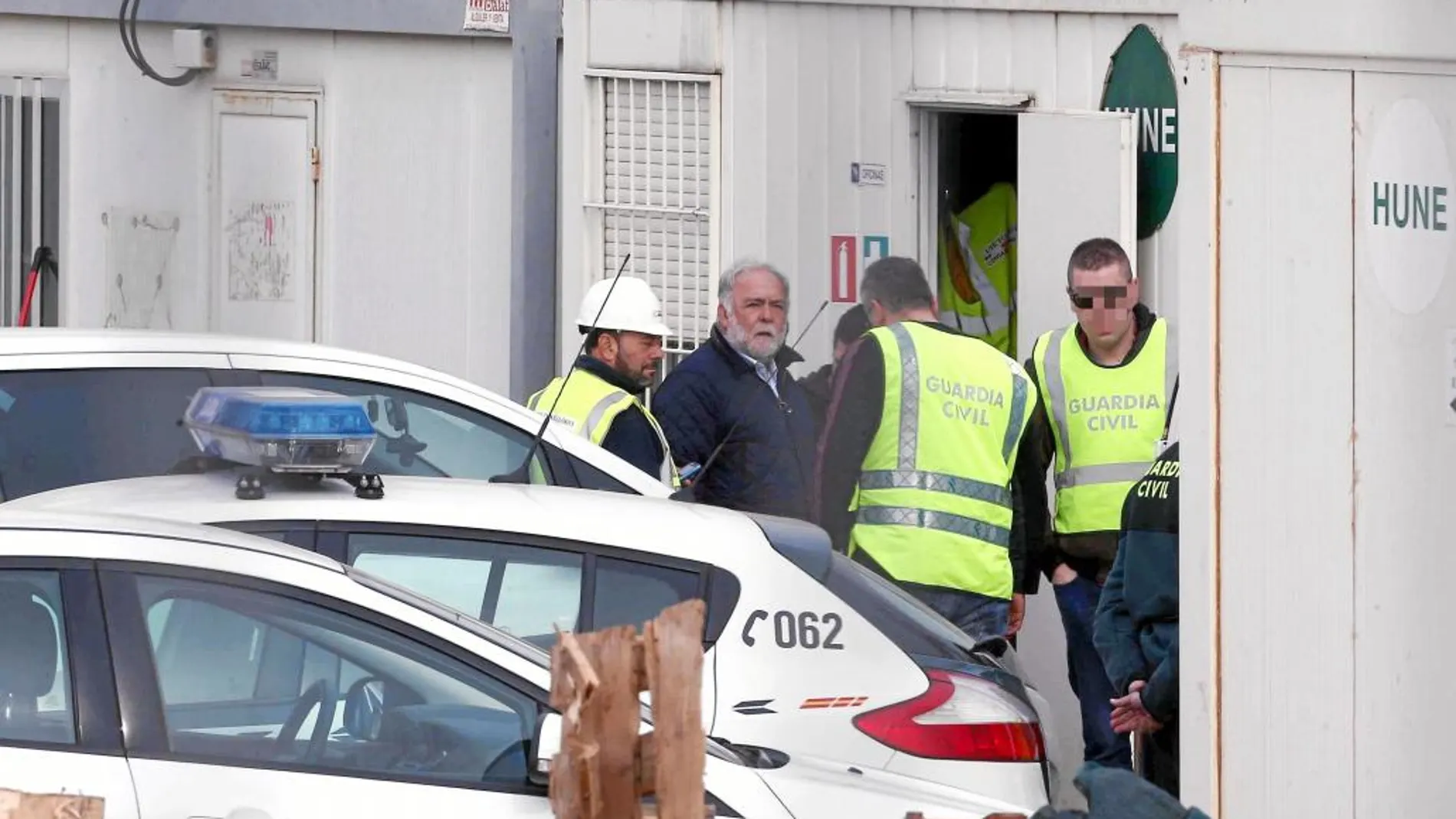 Agentes e la Guardia Civil registran las obras del túnel de Gloriès en el marco de la «operación Pika»