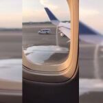 Unos recién casados evitan un despegue porque su avión perdía combustible