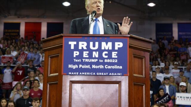Donald Trump habla durante un acto de campaña.