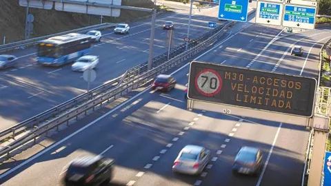 La reducción a 70 kilómetros por hora en la M-30 sólo se aplica actualmente cuando hay episodios de alta contaminación, a partir de 2018 será permanente