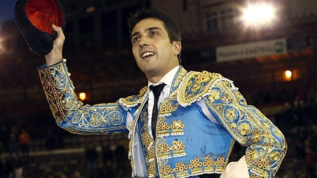 Casteño salió a hombros de Castellón tras cortar tres orejas a dos toros de Miura