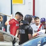 El regreso a casa fue una batalla campal con robos y cargas policiales / Efe