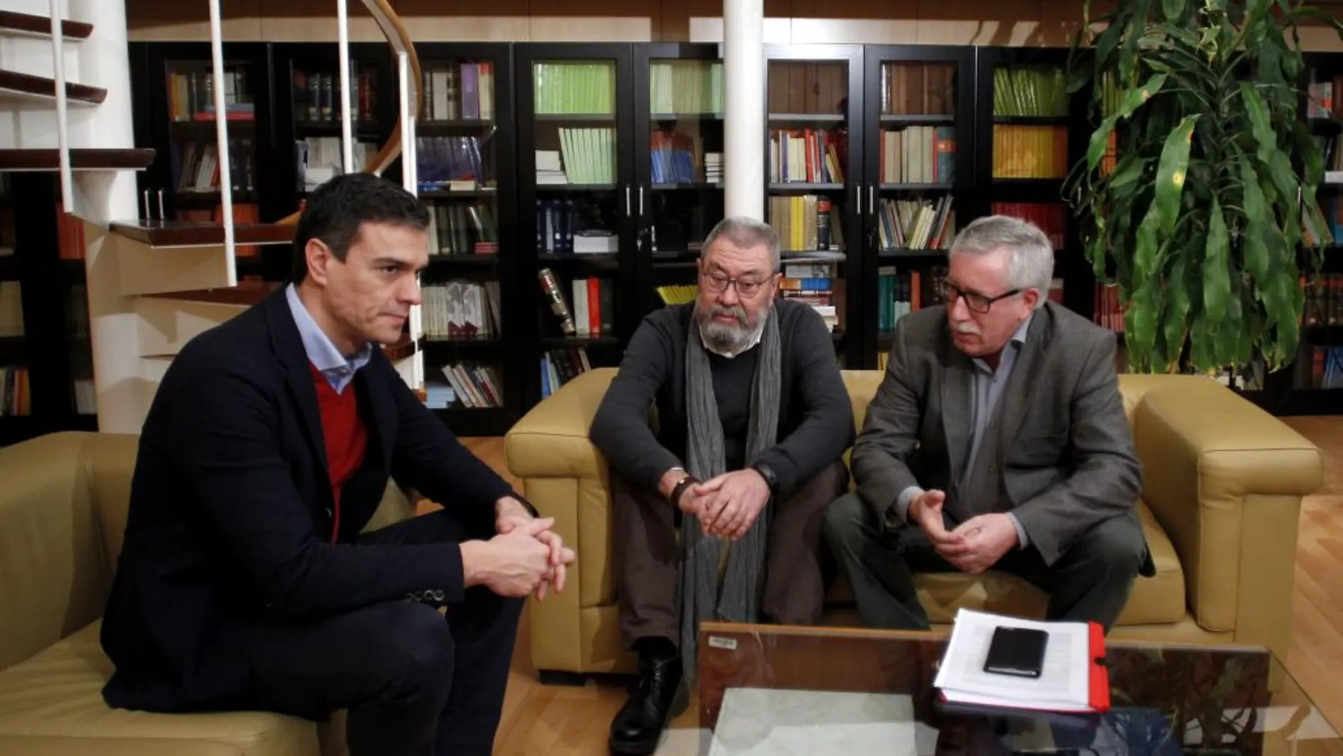 Pedro Sánchez con Ignacio Fernández Toxo y Cándido Méndez