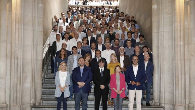 Puigdemont, a los alcaldes independentistas: «Dais miedo y más que daréis»