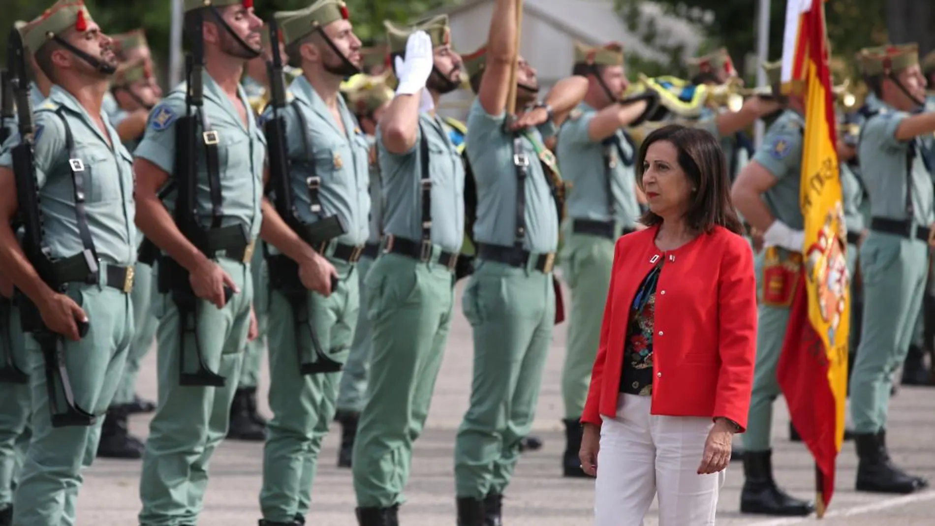 La ministra de Defensa, Margarita Robles, ayer en el Acuartelamiento de Montejaque en Ronda (Málaga). EFE/