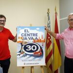 El alcalde de Valencia, Joan Ribó (d), y el concejal de Movilidad, Giuseppe Grezzi, en una imagen de archivo