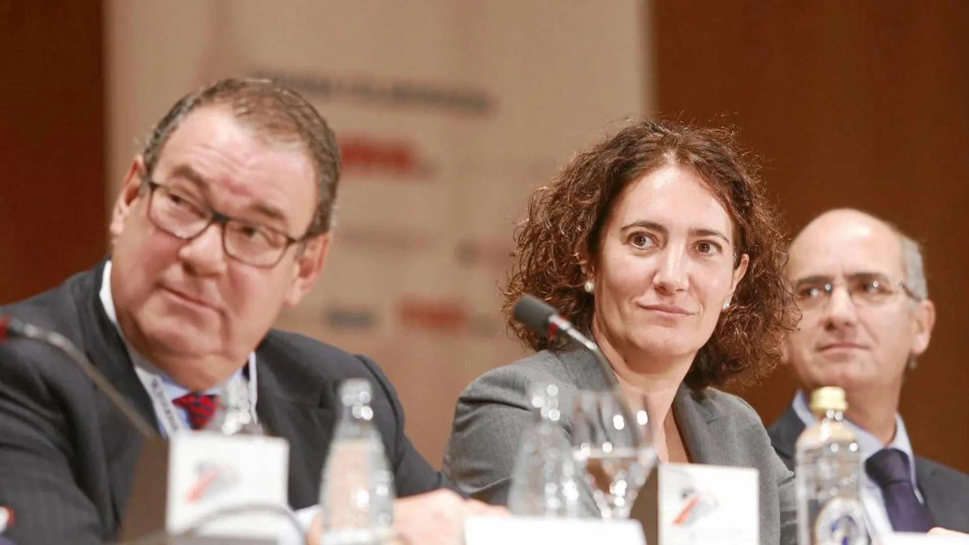 Juan Molas, María Josefa García Cirac y Javier Iglesias, en la clausura del Congreso en Salamanca