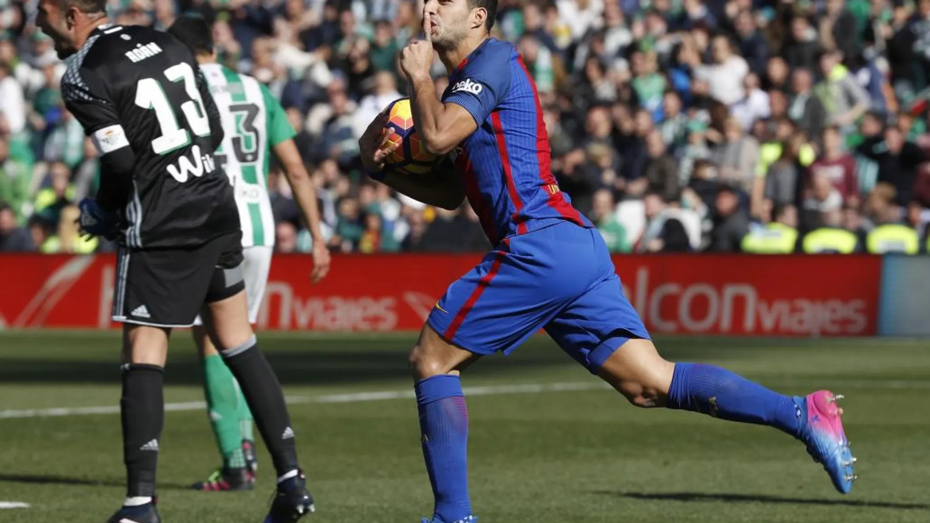 Luis Suárez celebra el gol del empate