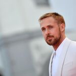 Ryan Gosling sonríe a su llegada a la proyección de la cinta "First Man"durante la ceremonia inaugural del 75º Festival Internacional de Cine de Venecia / Efe