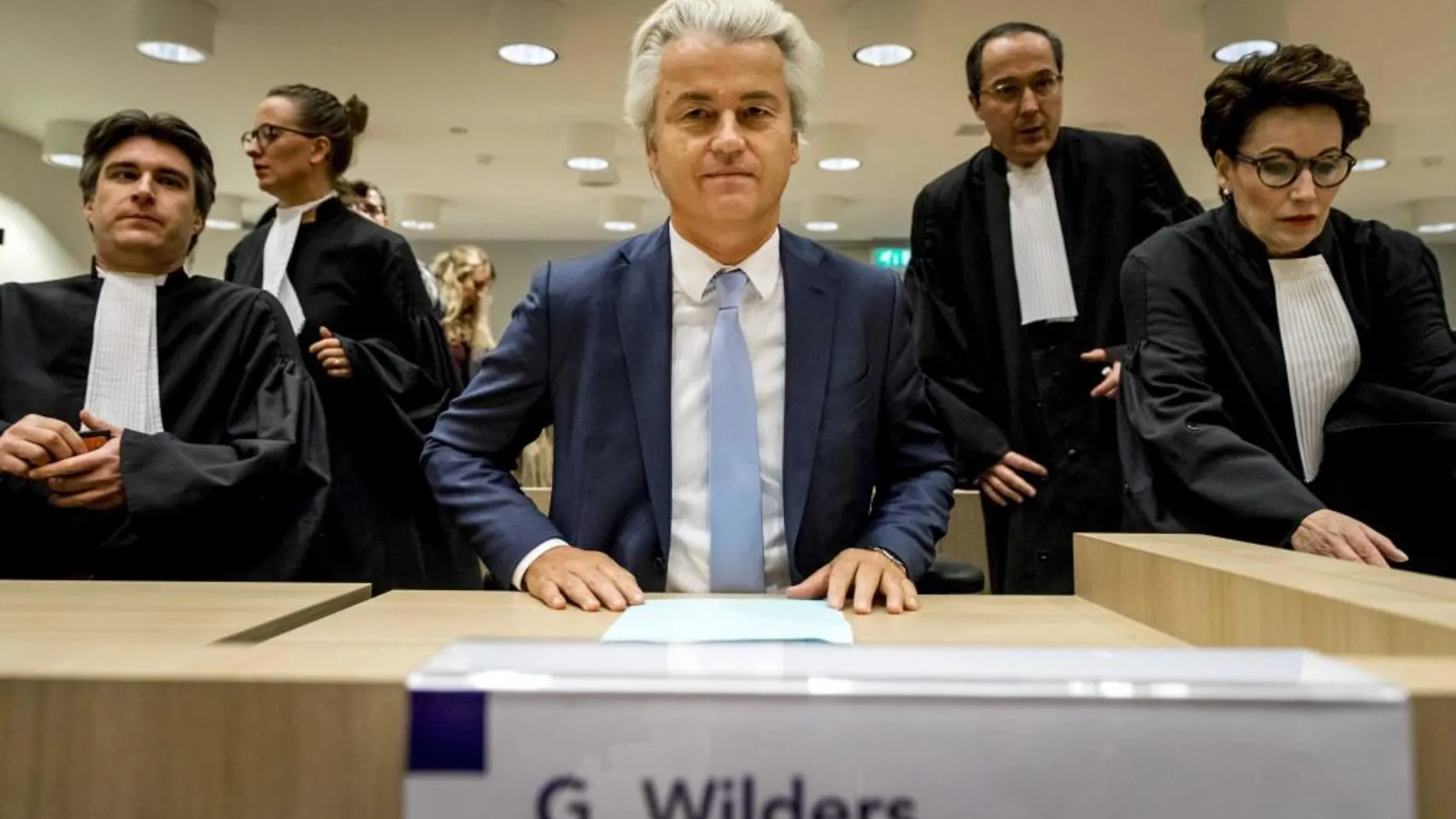 RFoto del líder de la ultraderecha holandesa, Geert Wilders, en la última jornada del juicio contra él, en Schiphol (Holanda).