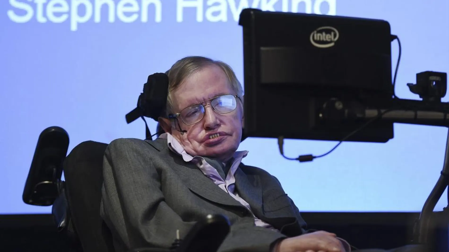 Stephen Hawking durante una rueda de prensa en Londres en 2014