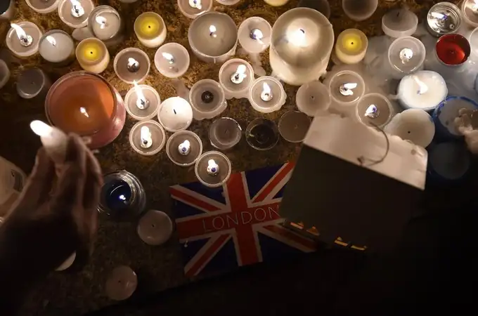 Una multitudinaria vigilia rinde tributo a las víctimas del ataque en Londres