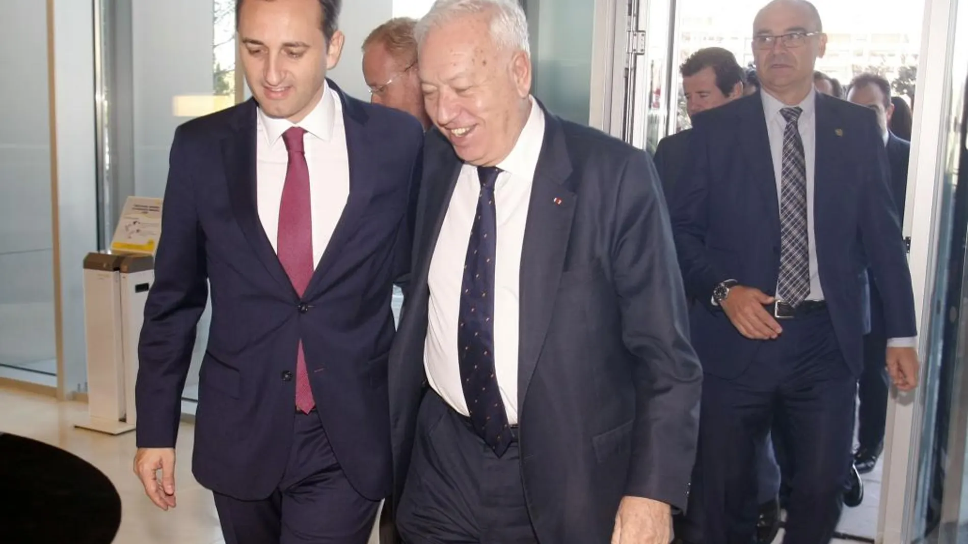José Manuel Garcia-Margallo (d), y el presidente de la Diputación de Alicante, César Sánchez