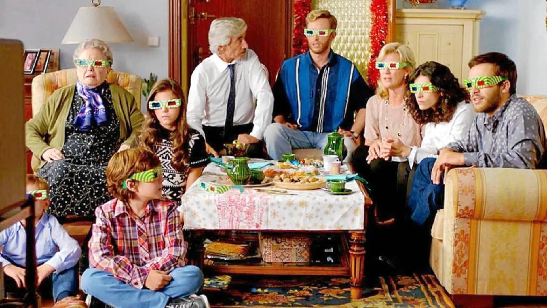 La familia Alcántara el día de Reyes, con gafas 3D del año 1984, durante el primer episodio de la 17ª temporada