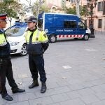 En la imagen, una patrulla mixta de Mossos y Guardia Urbana