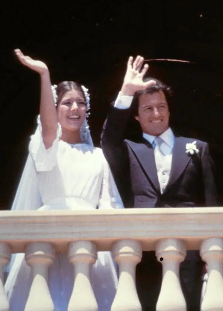 El noviazgo de Carolina de Mónaco y Philippe Junot se hizo público en 1977