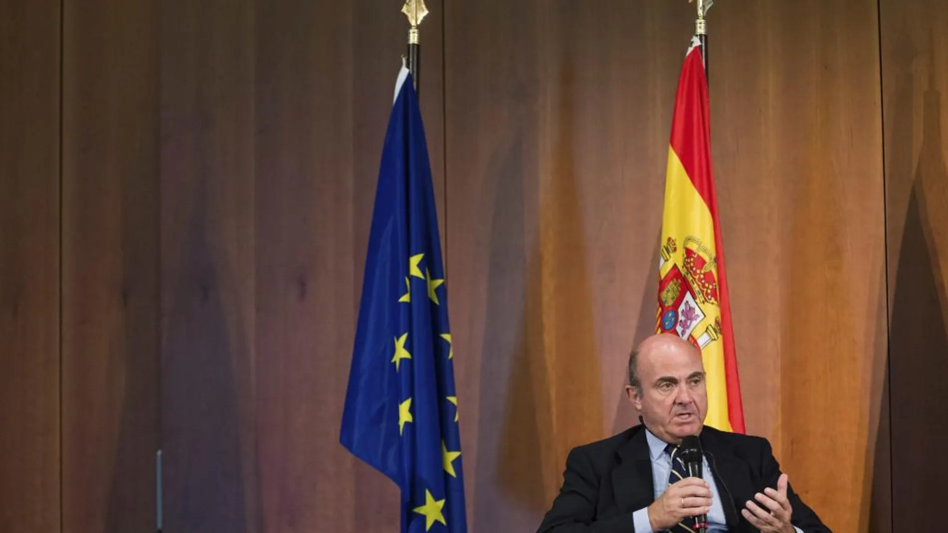 El ministro español de Economía, Luis de Guindos, interviene en una reunión de empresarios en Berlín ayer, 1 de septiembre de 2015.