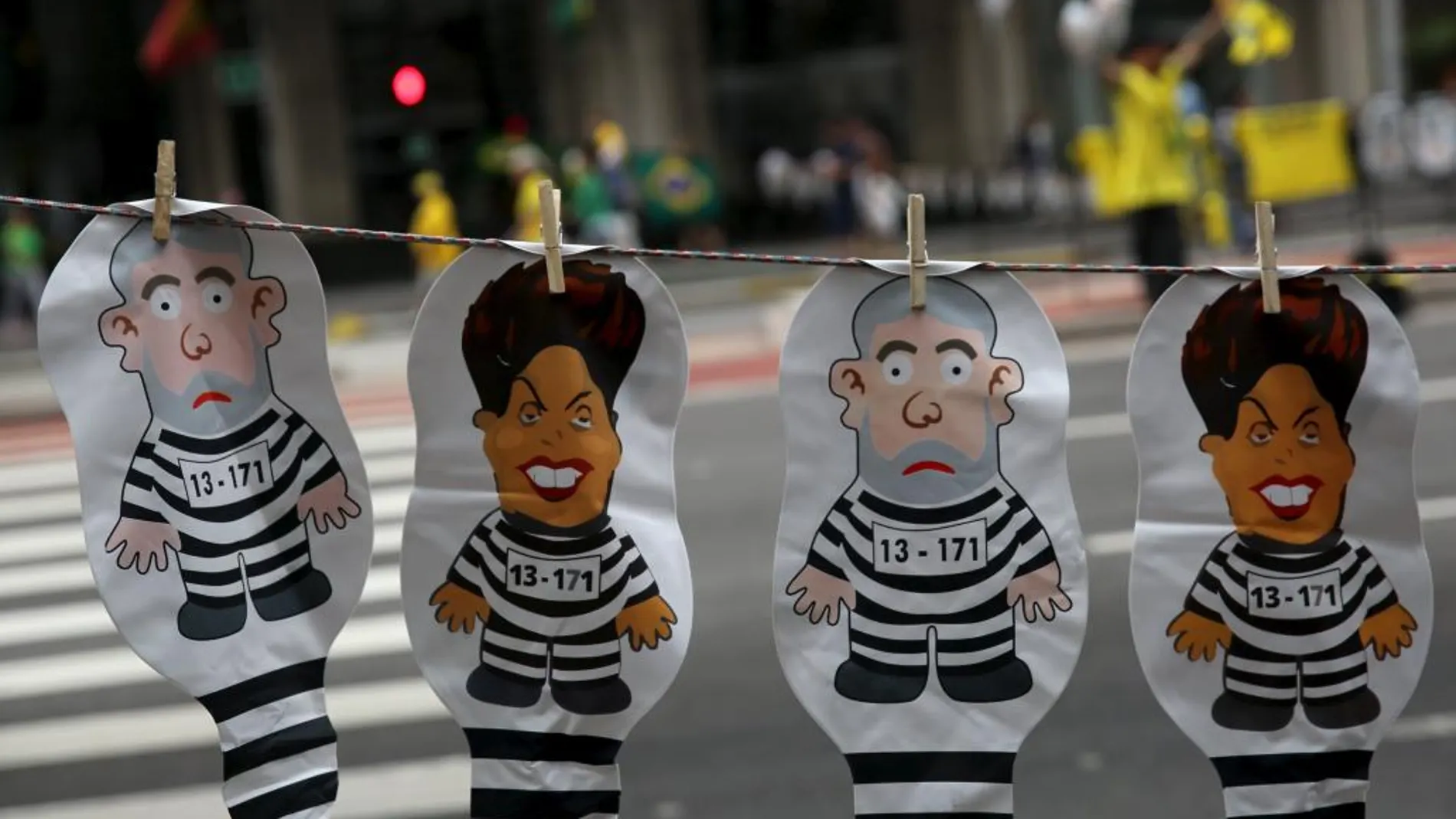 Miles de manifestantes pidieron en las calles la dimisión de Rousseff