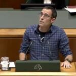 El diputado de EH Bildu Julen Arzuaga en el parlamento vasco / Foto: Atlas
