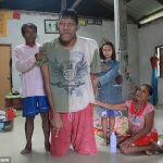 Muere el hombre más alto del mundo