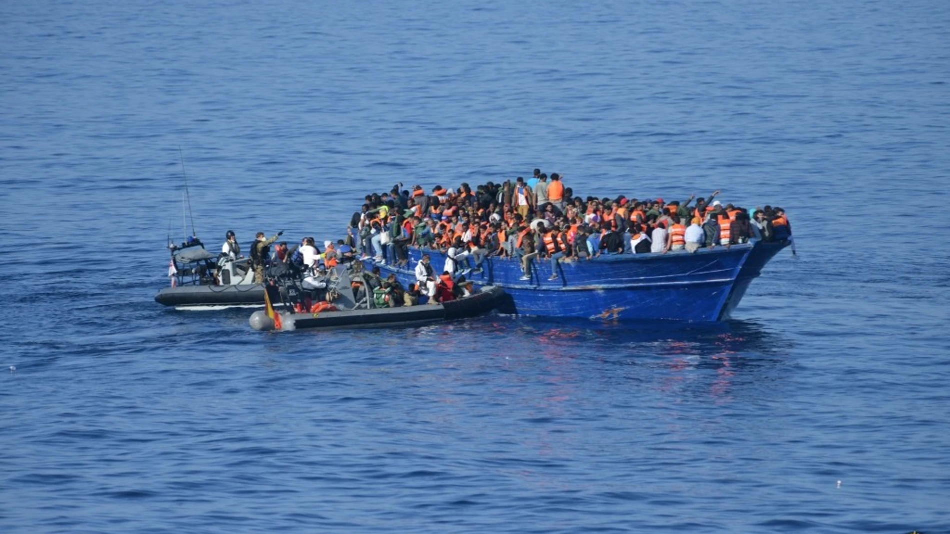 La fragata «Canarias» rescató a 517 inmigrantes el pasado 5 de noviembre