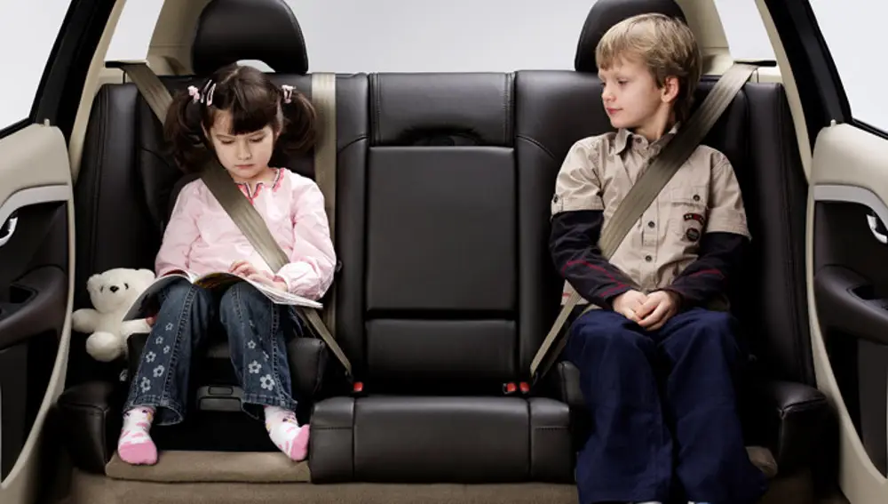 Algunas aclaraciones sobre la normativa relativa a las sillas infantiles y la seguridad en el coche.