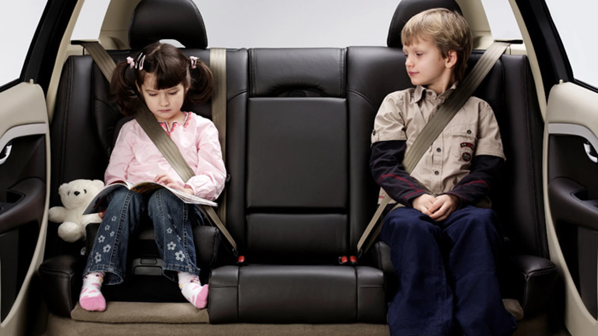 Algunas aclaraciones sobre la normativa relativa a las sillas infantiles y la seguridad en el coche.