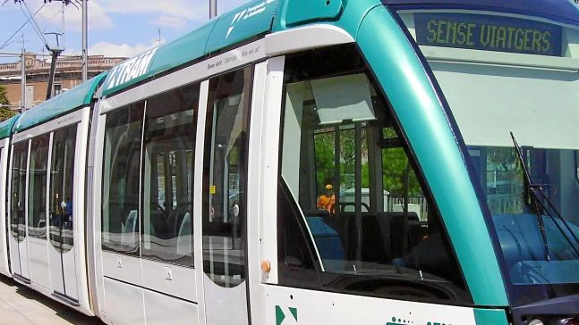 Colau necesita de la oposición para licitar y adjudicar las obras de la interconexión del tranvía
