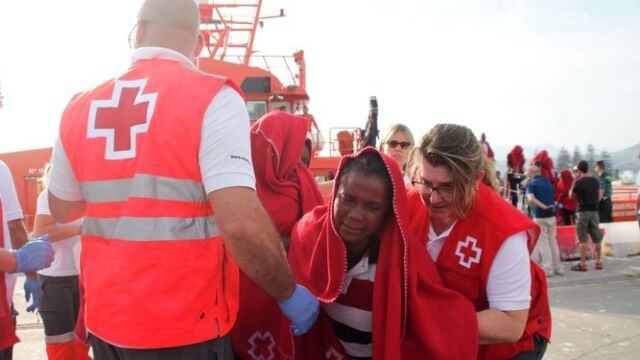 Cruz Roja ha atendido a 11.043 inmigrantes en las costas españolas este año