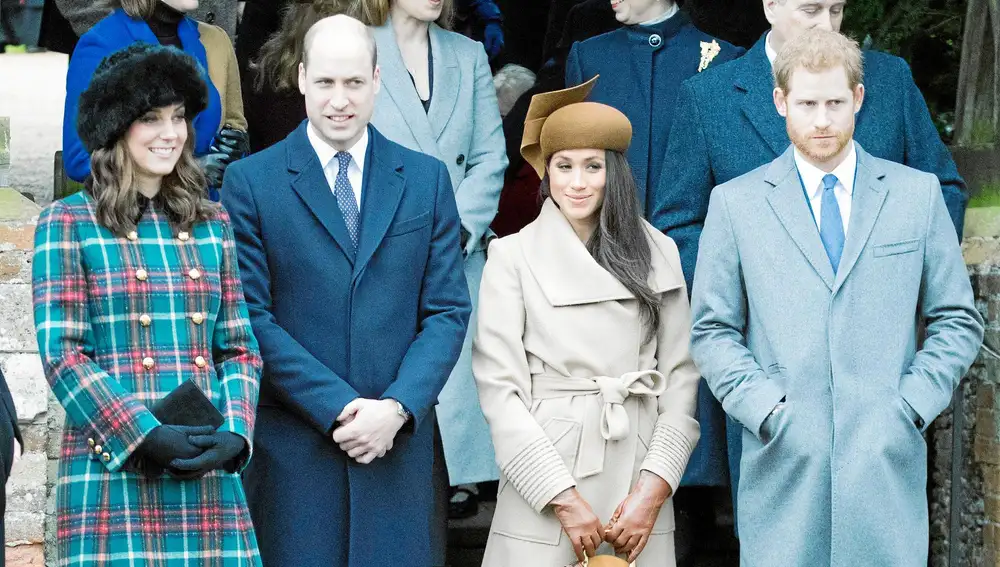 Los príncipes de Inglaterra, Guillermo y Harry, junto a sus esposas, Kate Middleton y Meghan Markle