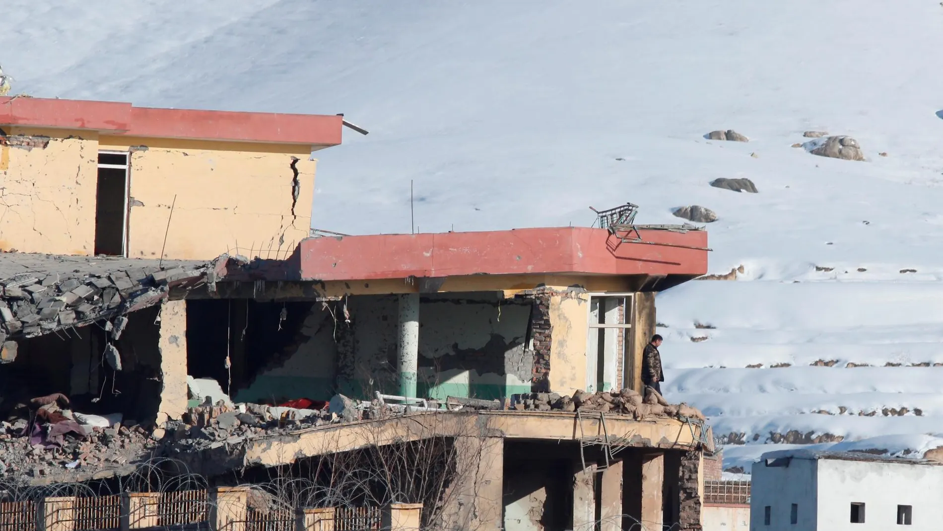 El Directorio Nacional de Seguridad parcialmente destruido por el ataque talibán