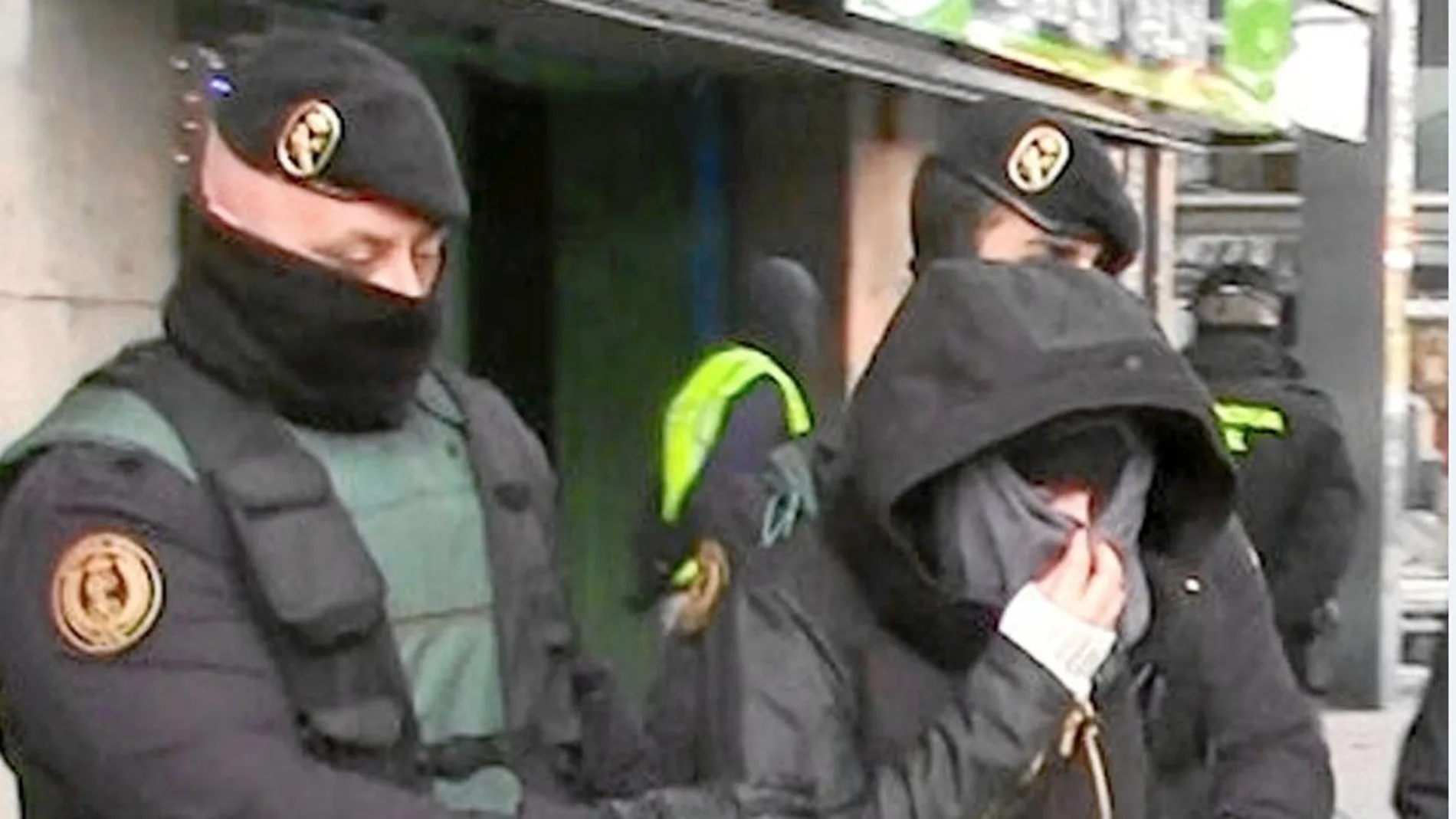 Un Guardia Civil detiene a una mujer en Cataluña acusada de yihadismo