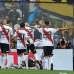 Jugadores de River celebran el empate luego de un autogol de Carlos Izquierdoz, de Boca Juniors. EFE/Juan Ignacio Roncoroni