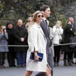 Tanto Ivanka Trump como Jared Kushner gozan del favor del presidente, que nunca ha escondido su predilección por su hija. Su yerno, demócrata por tradición, se cambió de bando y unió fuerzas con el republicano desde que éste lanzó su campaña, en la que Kushner fue decisivo