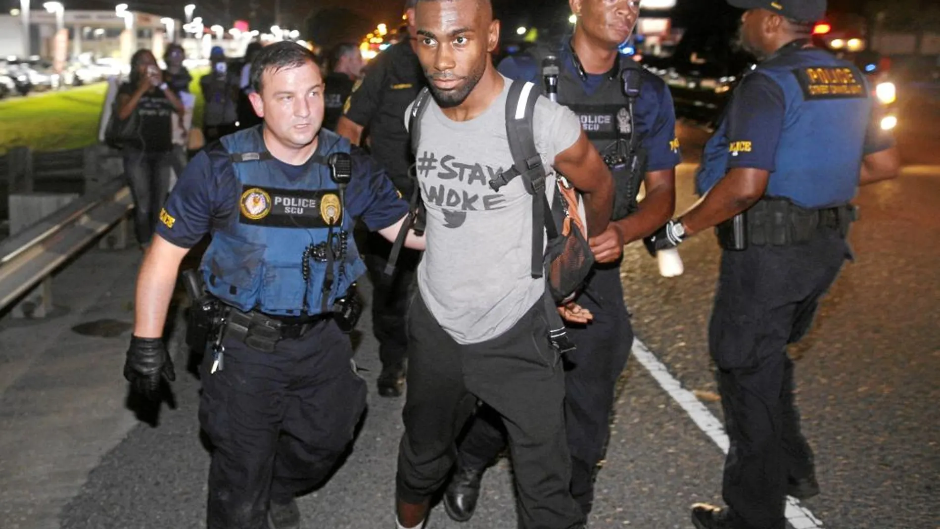 Deray McKesson, icono de la protesta a favor de los derechos de los ciudadanos negros en Estados Unidos, fue arrestado ayer