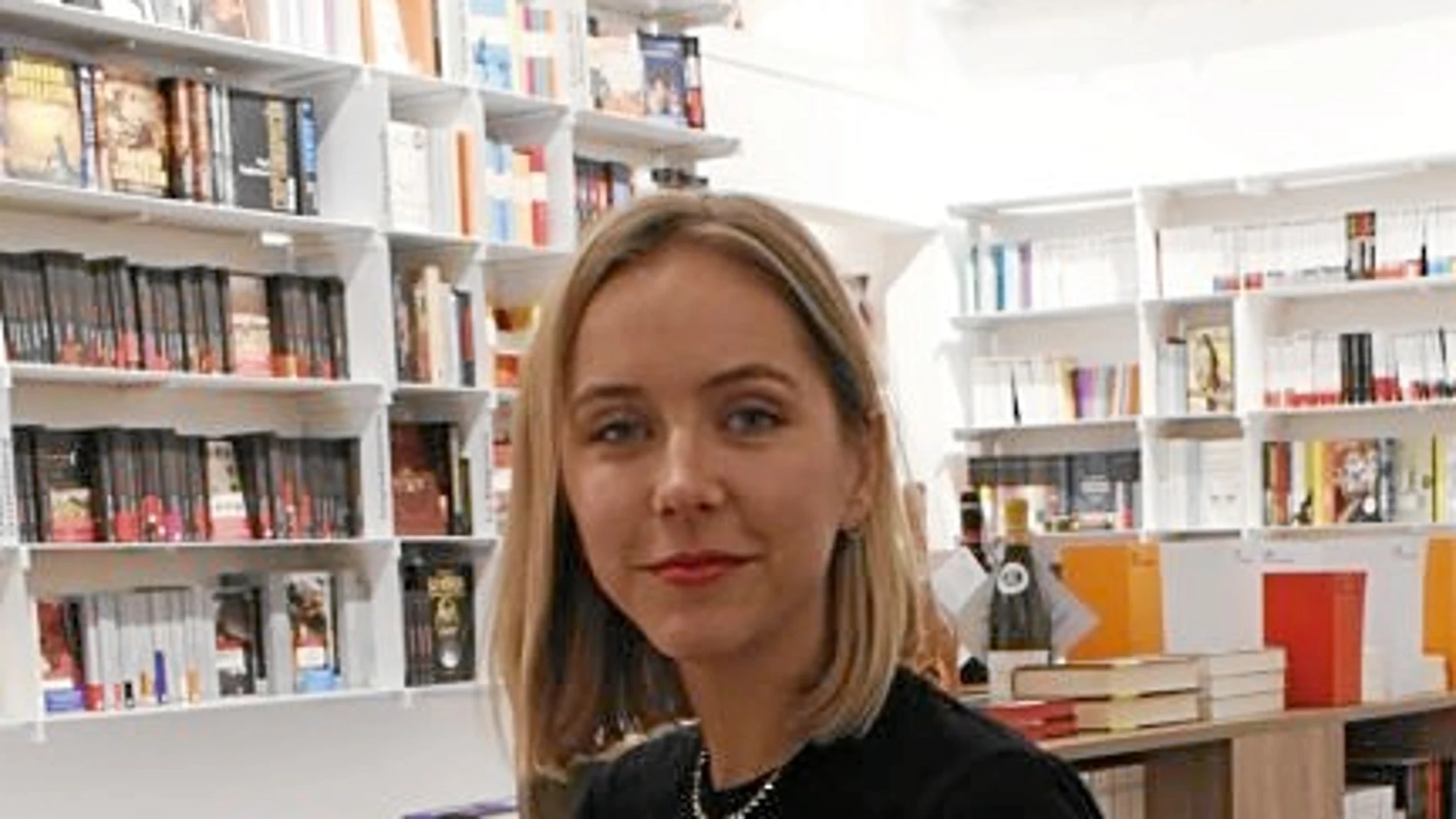 Stephanie Danler, ayer, en la librería Malpaso de Barcelona