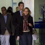 La Infanta, junto a Urdangarín, en la primera sesión del juicio