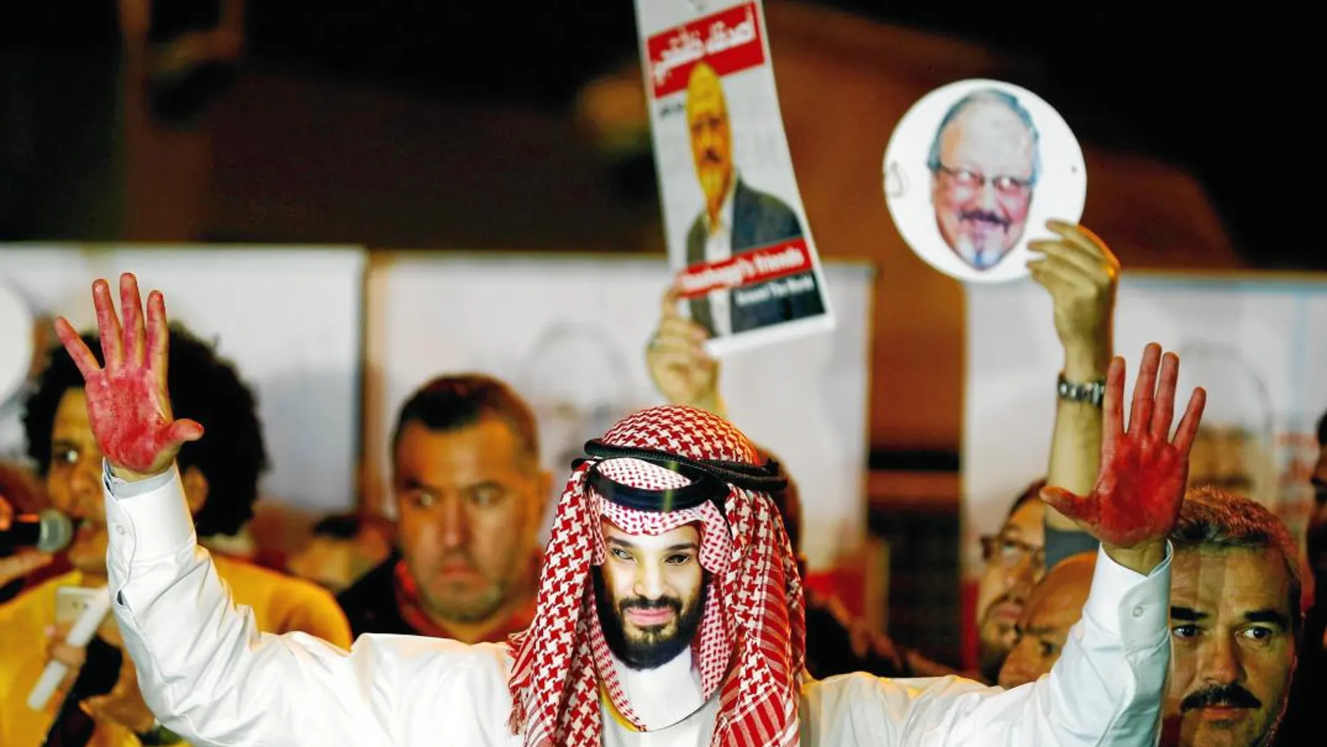 El atroz asesinato de Khashoggi ha indignado a los defensores de la libertad de expresión, que acusan al príncipe heredero saudí de tener las manos manchadas de sangre. En la imagen, una de las protestas en Estambul