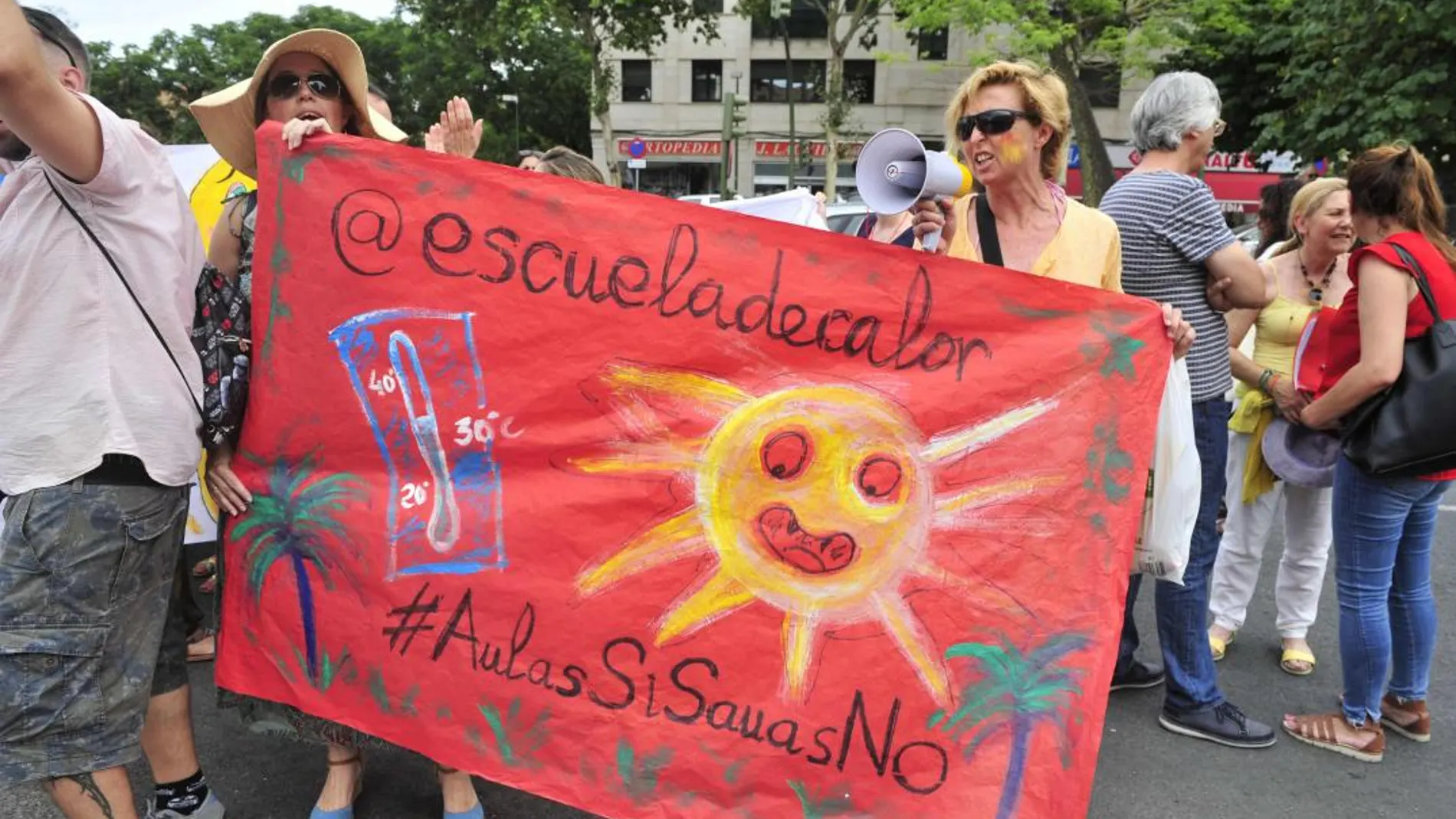 Protesta para reclamar la climatización de los centros educativos