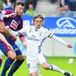 Modric se marchó de Ipurua ovacionado por la afición rival