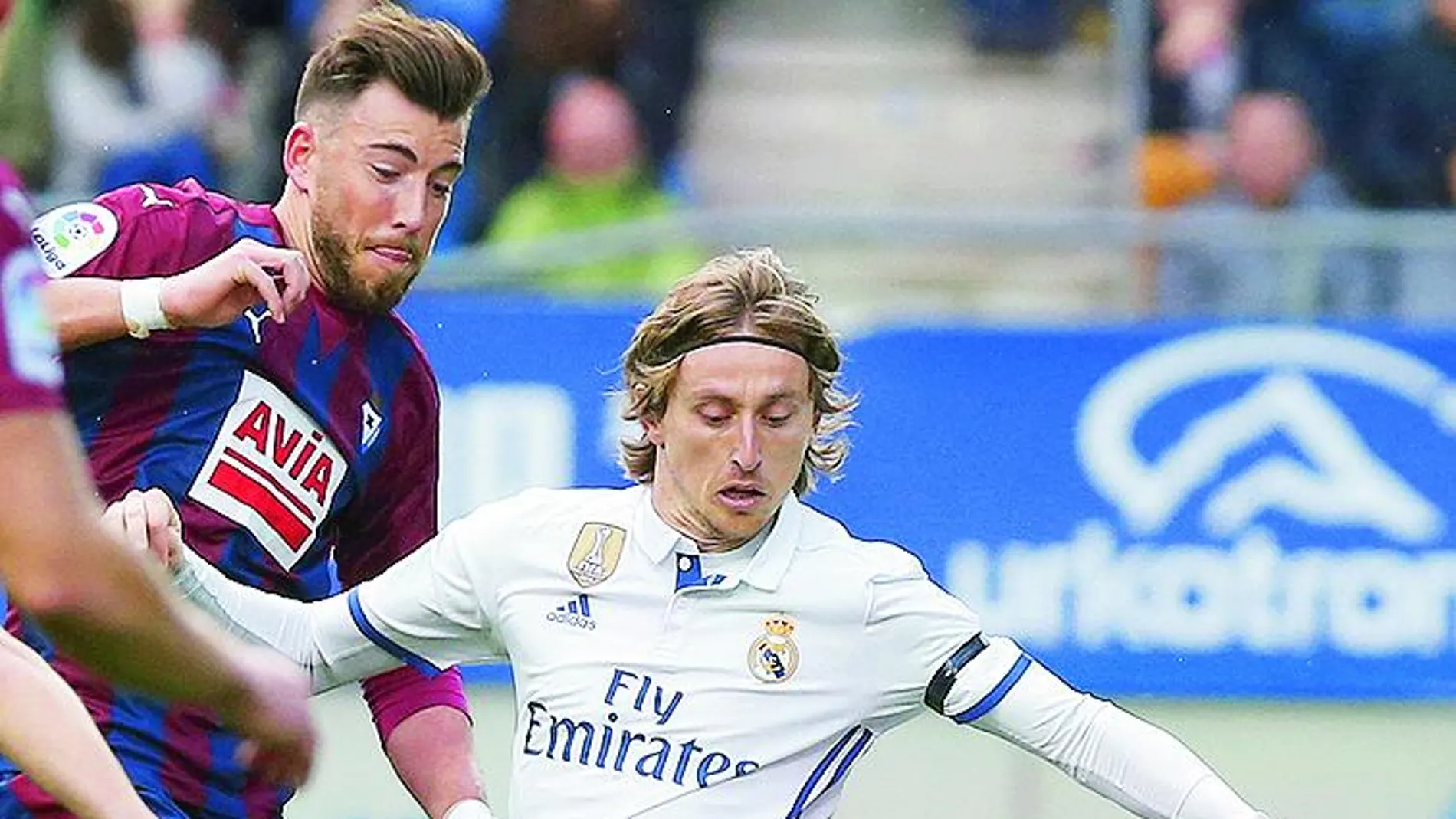 Modric se marchó de Ipurua ovacionado por la afición rival