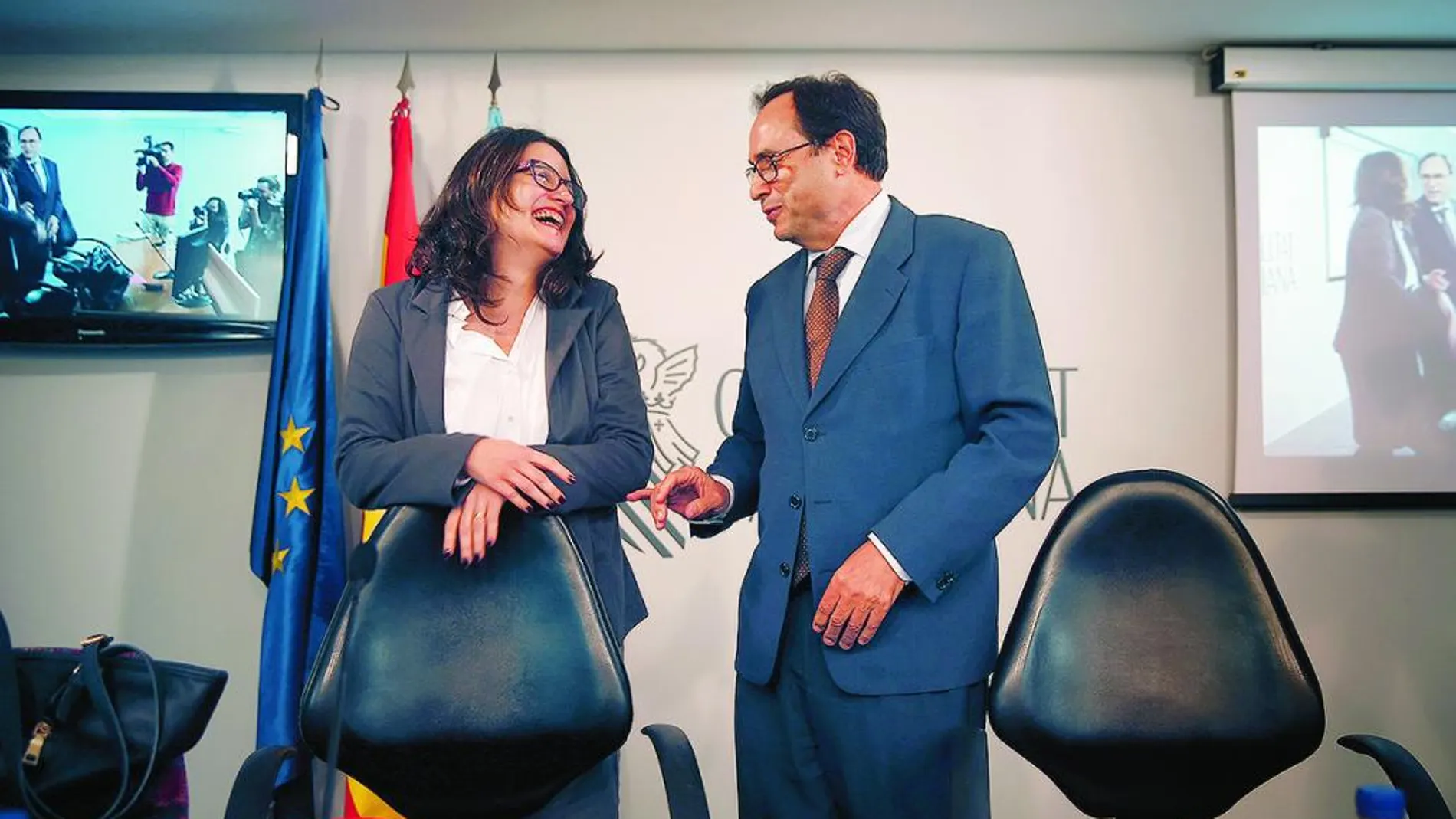 La portavoz del Consell, Mónica Oltra, y el conseller de Hacienda, Vicent Soler, presentaron ayer los Presupuestos